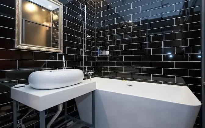 Oda (Deluxe (no smoking room/net Netflix a)