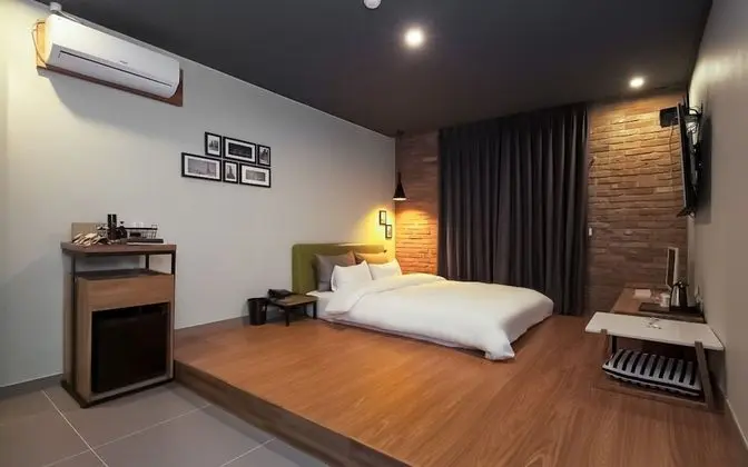 Oda (Deluxe (no smoking room/net Netflix a)