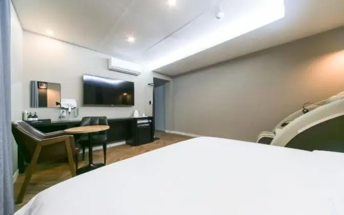 Oda (Premium (breakfast provided during yo)