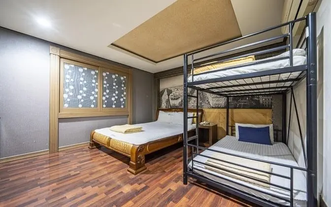 Oda (Twin/Dormitory Room (Single Bed & Bun)