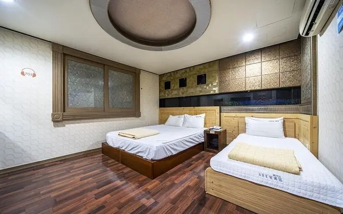 Oda (Twin/Dormitory Room (Single Bed & Bun)