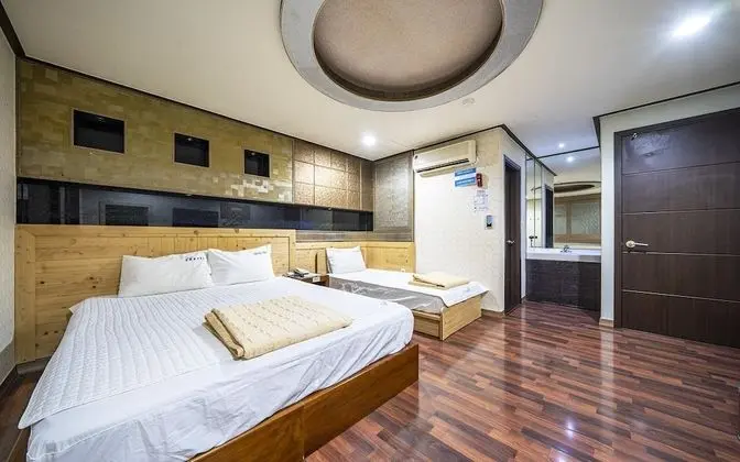 Oda (Twin/Dormitory Room (Single Bed & Bun)