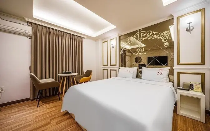 Oda (Deluxe (Massage Mattress Netflix Avai)