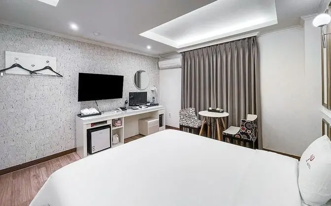 Oda (Deluxe (Massage Mattress Netflix Avai)