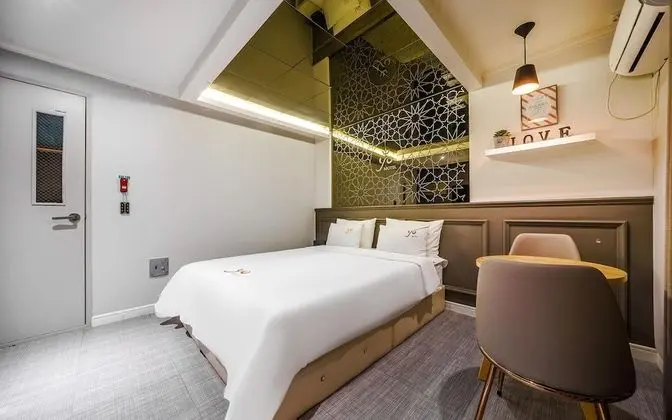 Oda (Deluxe (Massage Mattress Netflix Avai)