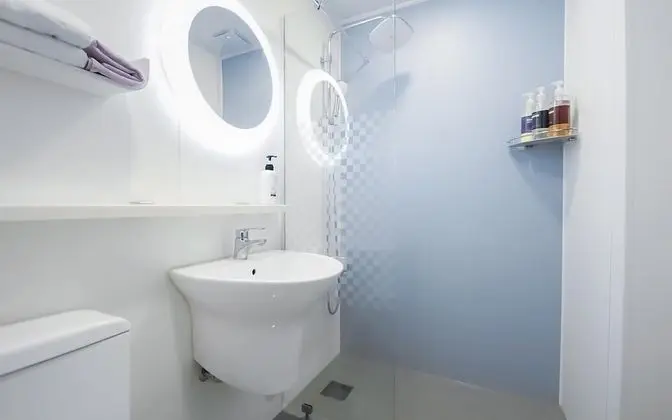 Oda (Deluxe (Massage Mattress Netflix Avai)