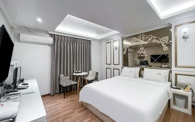 Oda (Deluxe (Massage Mattress Netflix Avai)