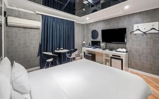 Oda (Standard (Netflix Available Hotel Inq)