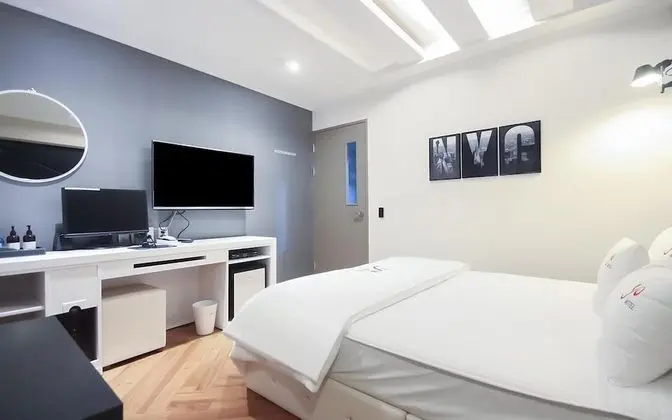 Oda (Standard (Netflix Available Hotel Inq)