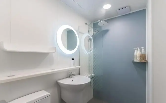 Oda (Standard (Netflix Available Hotel Inq)