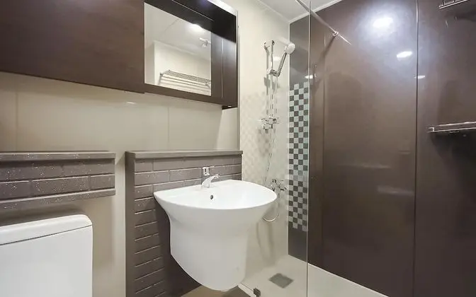 Oda (Standard (Netflix Available Hotel Inq)