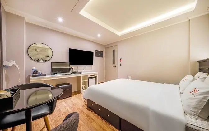 Oda (Standard (Netflix Available Hotel Inq)