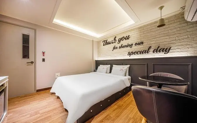 Oda (Standard (Netflix Available Hotel Inq)