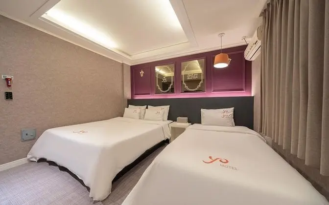 Oda (Twin (Netflix Available Hotel Inquiry)