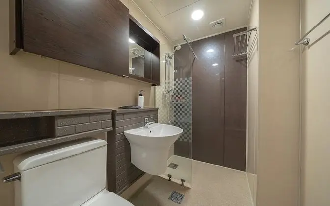 Oda (Twin (Netflix Available Hotel Inquiry)