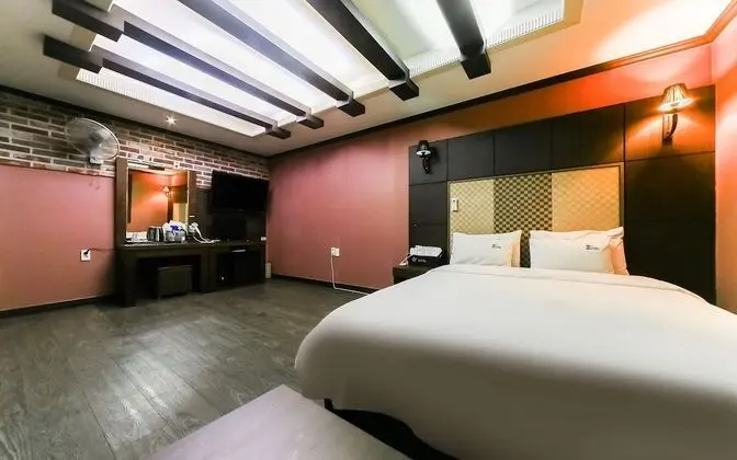 Oda (VIP room (Queen + Korean room Parking)