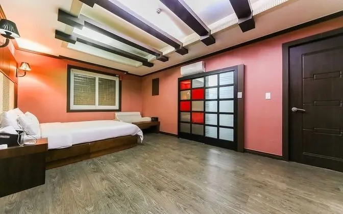 Oda (VIP room (Queen + Korean room Parking)