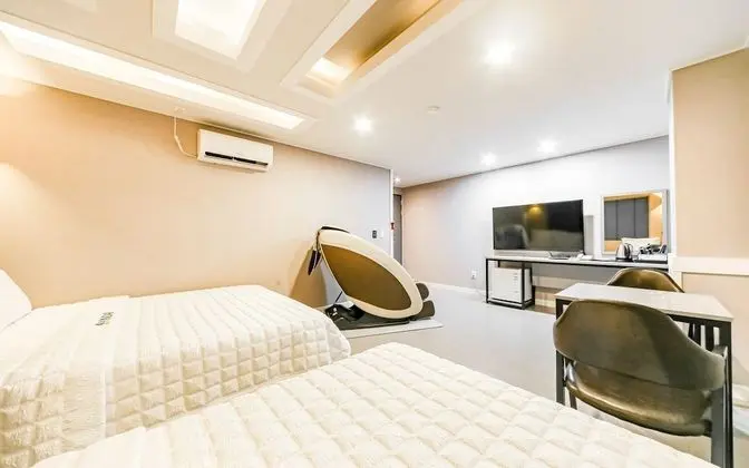 Oda (Deluxe rooms (Netflix available 55-in)