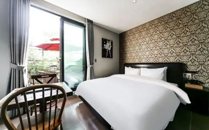 Oda (Suite (Terrace Random Assignment Brea)