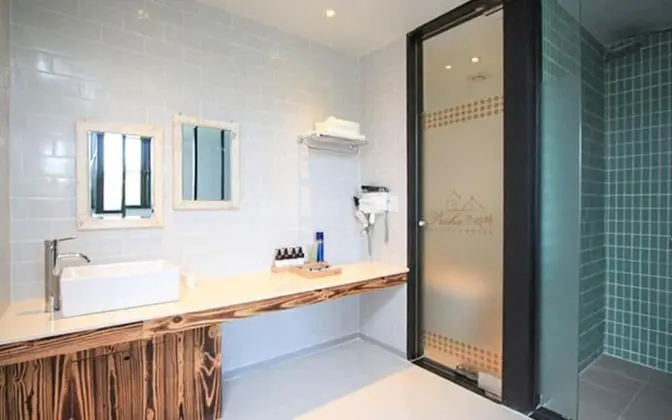 Oda (Suite (Terrace Random Assignment Brea)