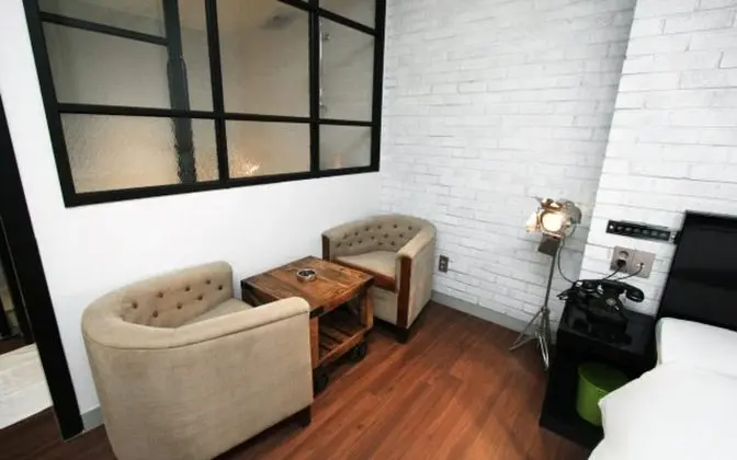 Oda (Suite (Terrace Random Assignment Brea)