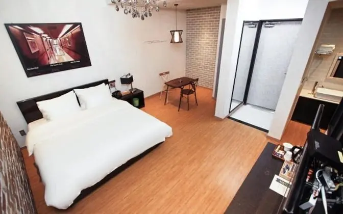 Oda (Suite (Terrace Random Assignment Brea)