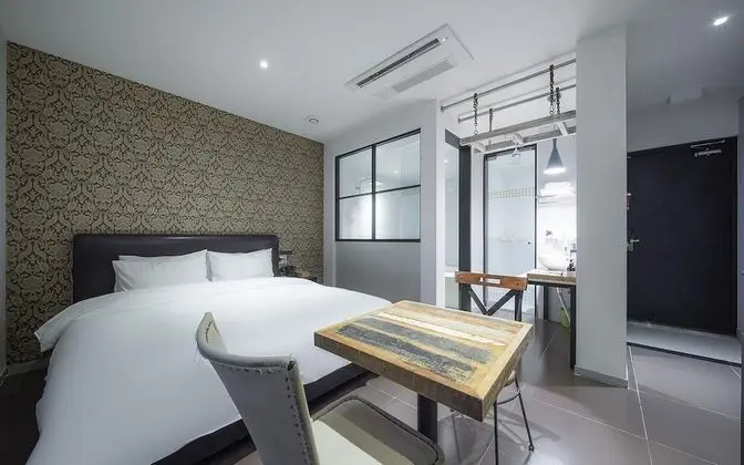 Oda (Suite (Terrace Random Assignment Brea)