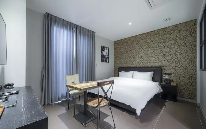 Oda (Suite (Terrace Random Assignment Brea)