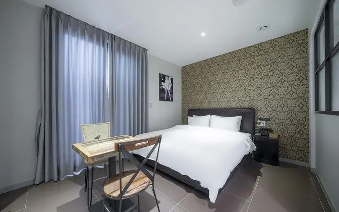 Oda (Suite (Terrace Random Assignment Brea)