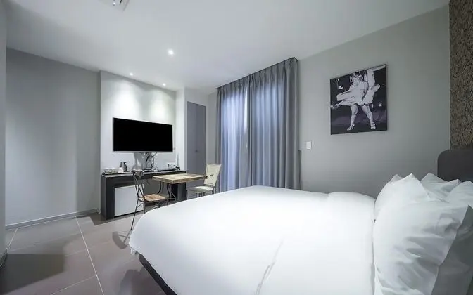 Oda (Suite (Terrace Random Assignment Brea)