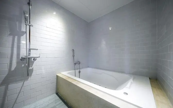 Oda (Suite (Terrace Random Assignment Brea)