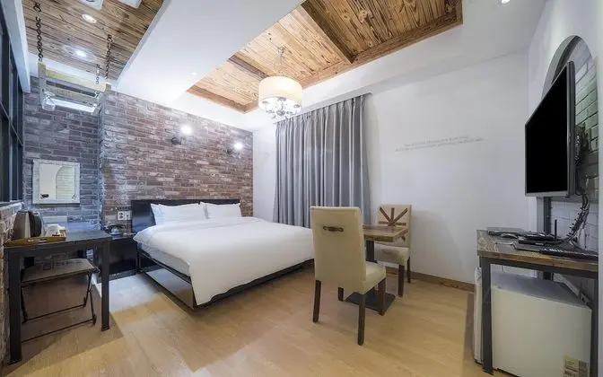 Oda (Suite (Terrace Random Assignment Brea)