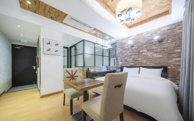 Oda (Suite (Terrace Random Assignment Brea)