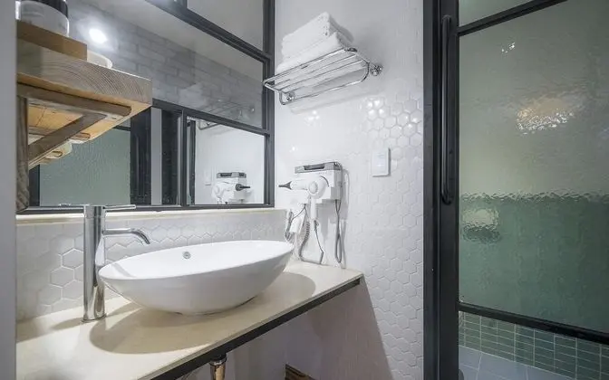 Oda (Suite (Terrace Random Assignment Brea)