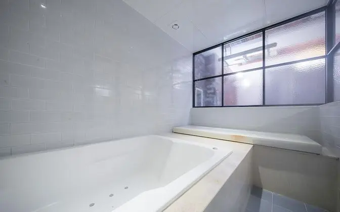 Oda (Suite (Terrace Random Assignment Brea)