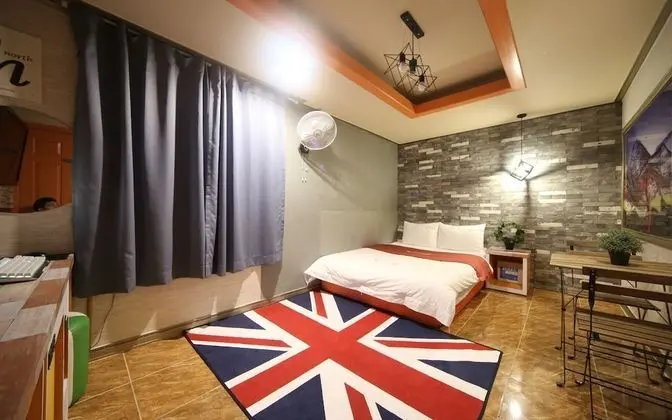 Oda (Semi-Suite room (Netflix available))