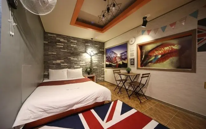 Oda (Semi-Suite room (Netflix available))