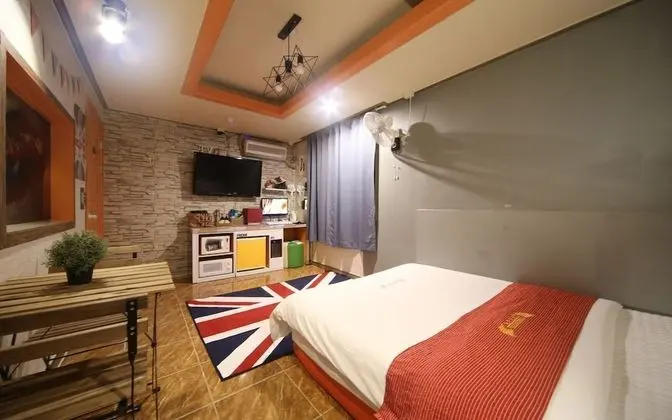 Oda (Semi-Suite room (Netflix available))