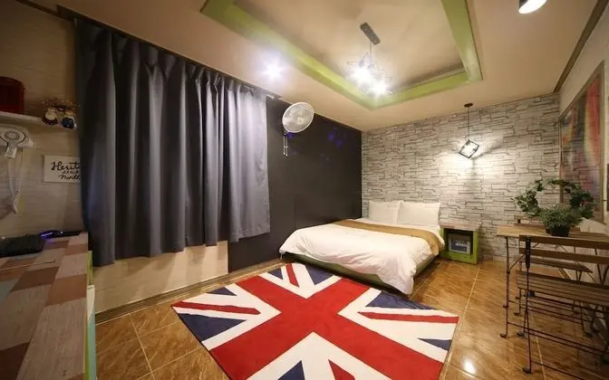 Oda (Semi-Suite room (Netflix available))