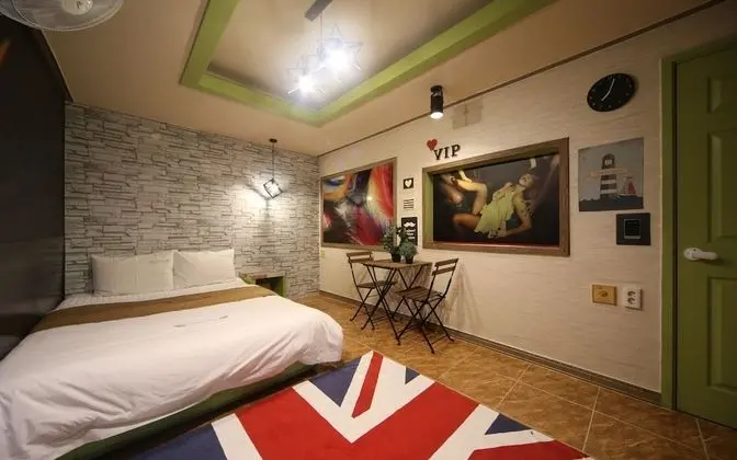 Oda (Semi-Suite room (Netflix available))