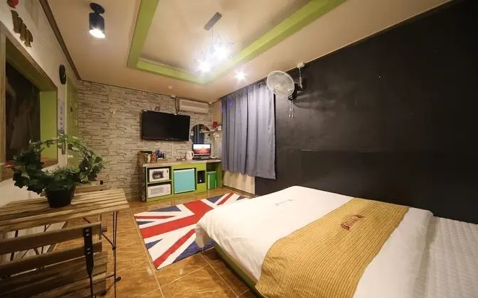 Oda (Semi-Suite room (Netflix available))