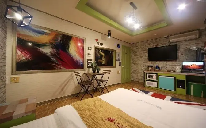 Oda (Semi-Suite room (Netflix available))