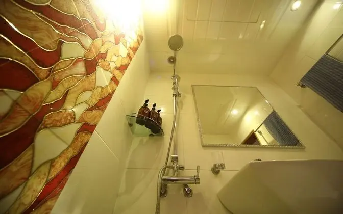 Oda (Semi-Suite room (Netflix available))