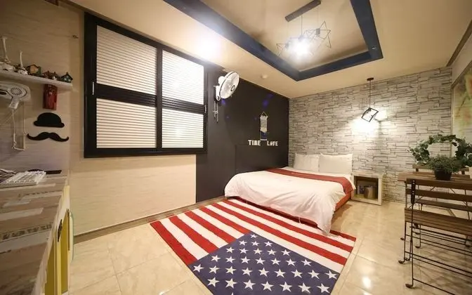 Oda (Semi-Suite room (Netflix available))