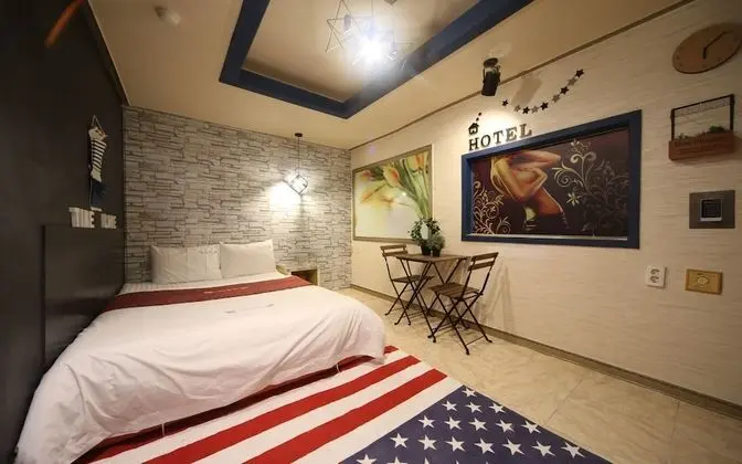 Oda (Semi-Suite room (Netflix available))