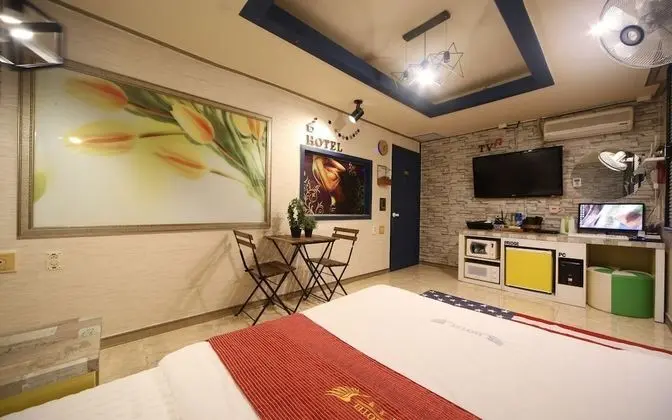 Oda (Semi-Suite room (Netflix available))