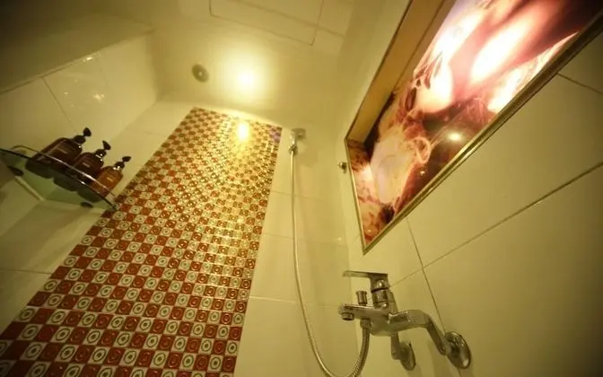 Oda (Standard Room B (Netflix available))