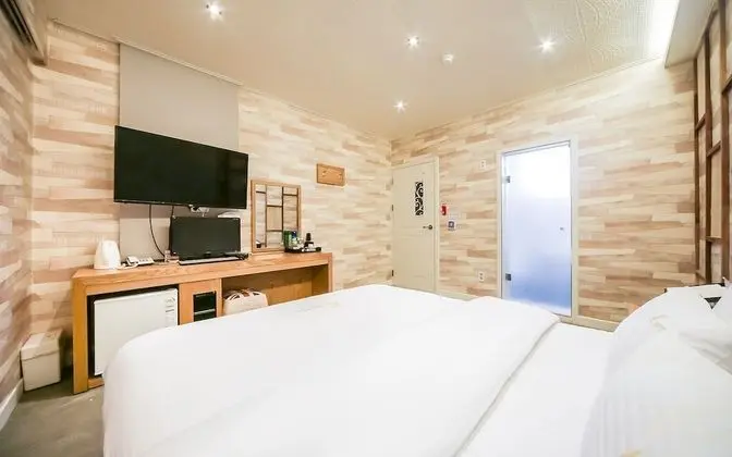 Oda (Semi-special Room (Netflix/YouTube Av)