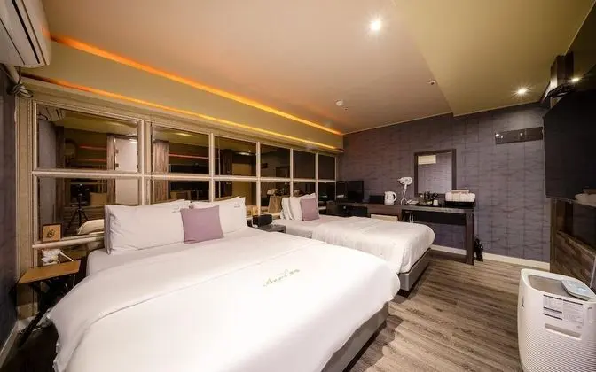 Oda (Business TWI N (NetFlix available was)