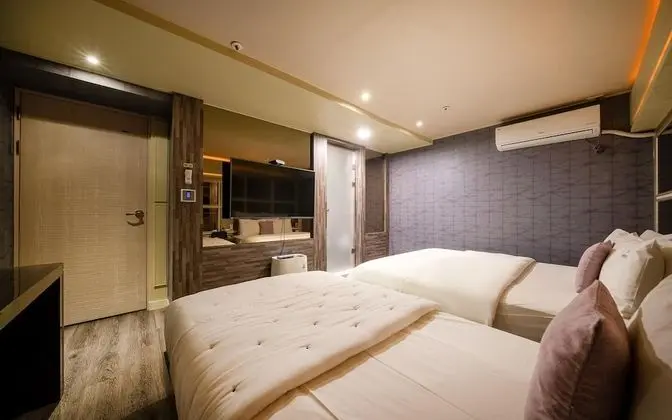 Oda (Business TWI N (NetFlix available was)